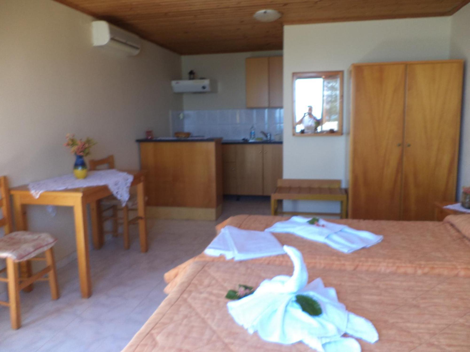 Maria'S Apartments Kalyves Chambre photo